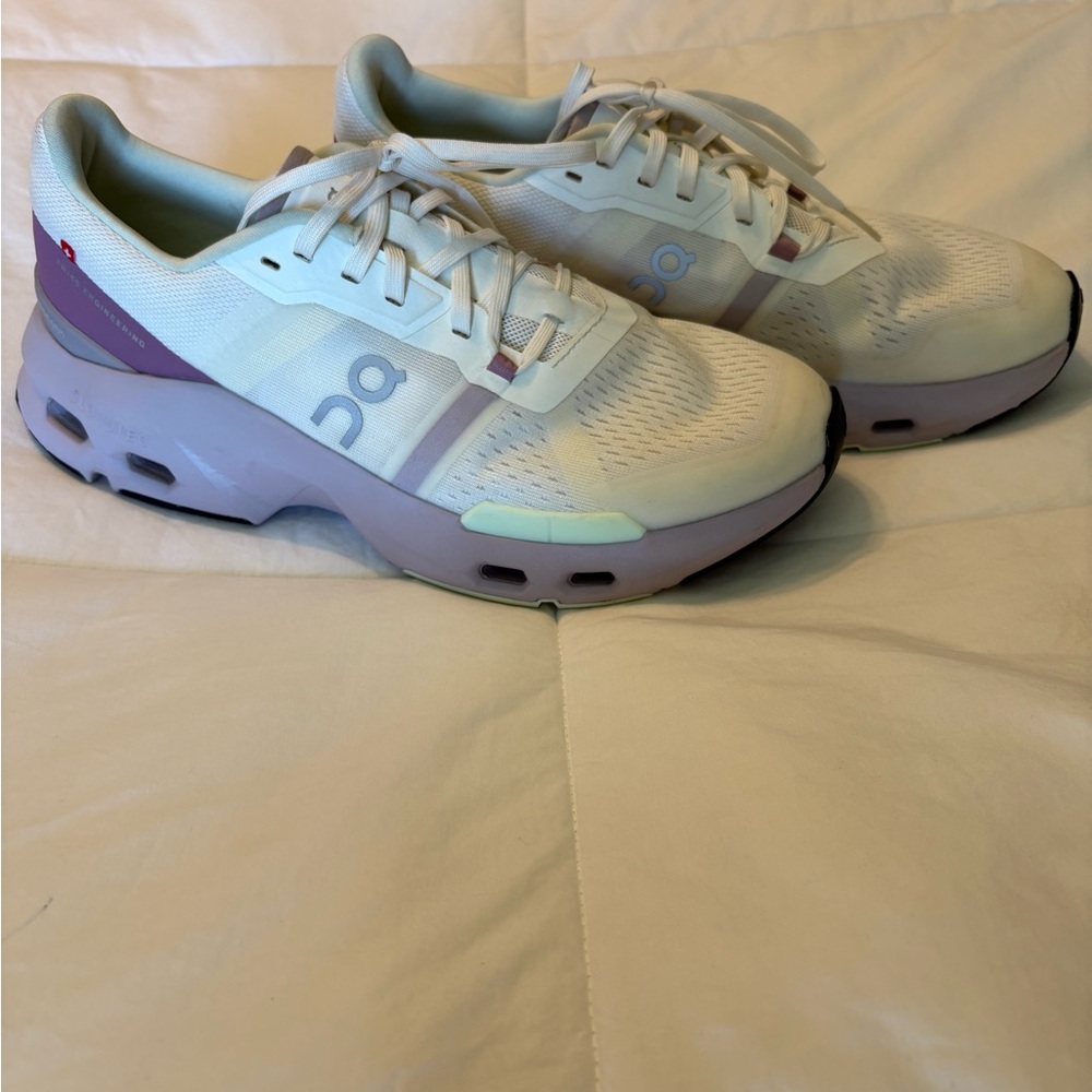 On Cloud - Cloudpulse | Running Women's Athletic Shoes in Cream and Lavender